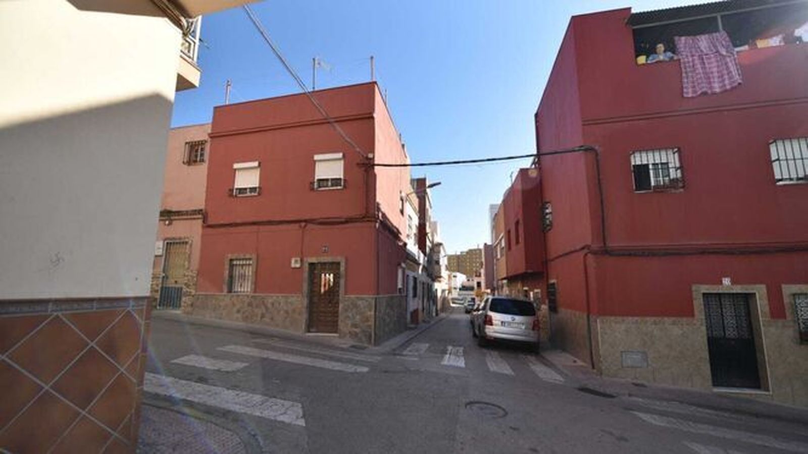 Cruce entre la calle Santander y la calle Ávila, en La Bajadilla