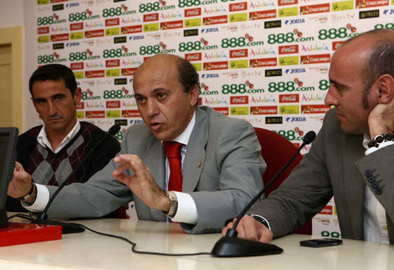 Rueda de prensa de la presentación de Jiménez. 

Foto: Antonio Pizarro
