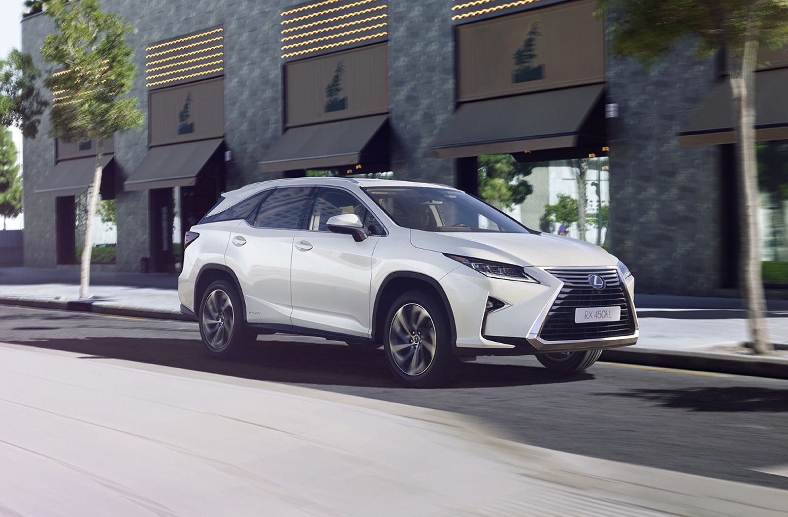 El nuevo Lexus RX L de siete plazas llega en mayo.