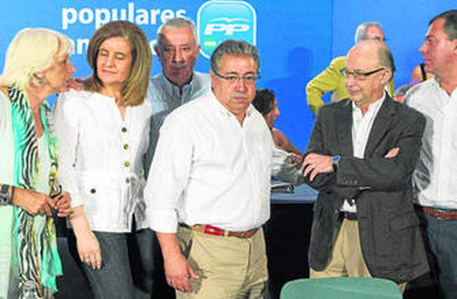 Zoido estuvo ayer arropado en Sevilla por los ministros Montoro y Báñez y la alcaldesa Teófila Martínez.