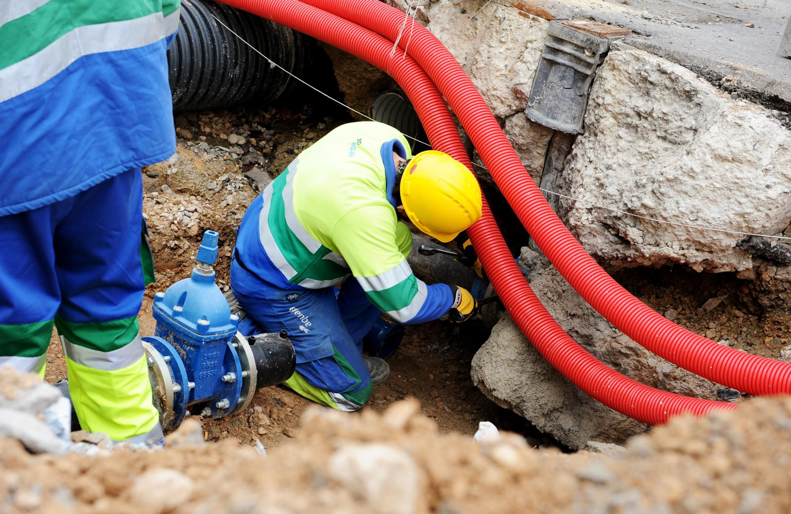 Trabajador de Aqualia.