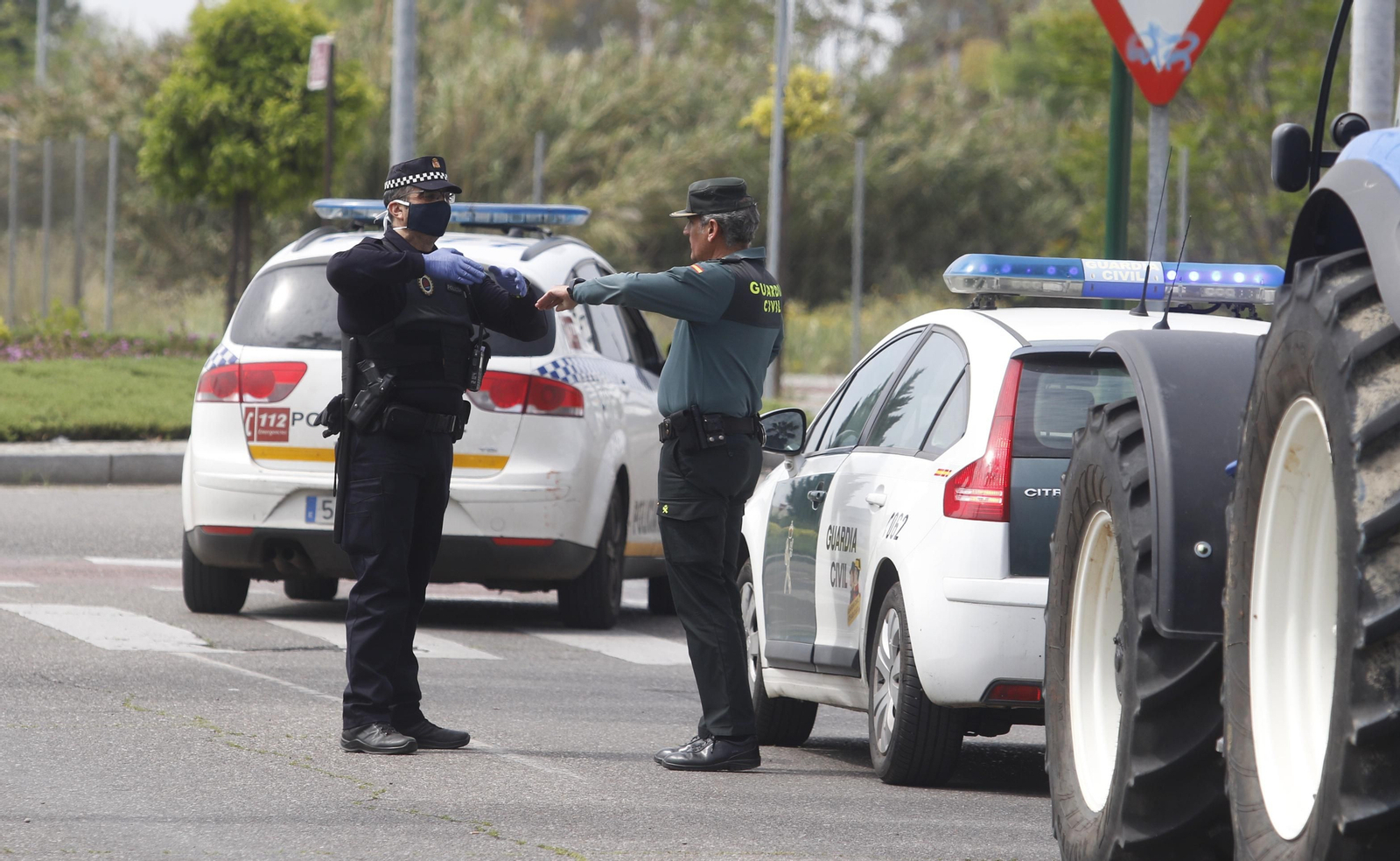 Las fotos del homenaje de los agricultores a los sanitarios de Córdoba