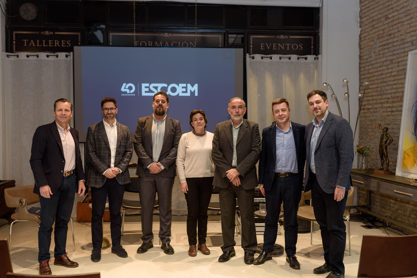 De izquierda a derecha: Luis Parra, David García, Hector Iáñez, Isabel González, Paco Donaire, David Cerdá y Álvaro Iáñez.