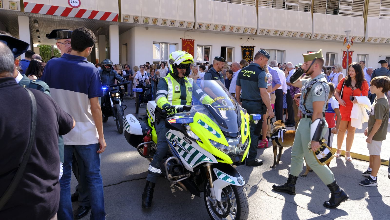 Imágenes de la Festividad del Pilar en la Comandancia de la Guardia Civil de Almería