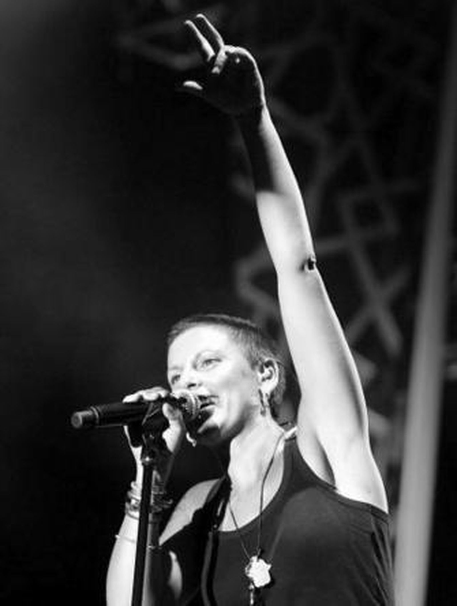 Lamari, líder de Chambao, durante una de sus actuaciones.