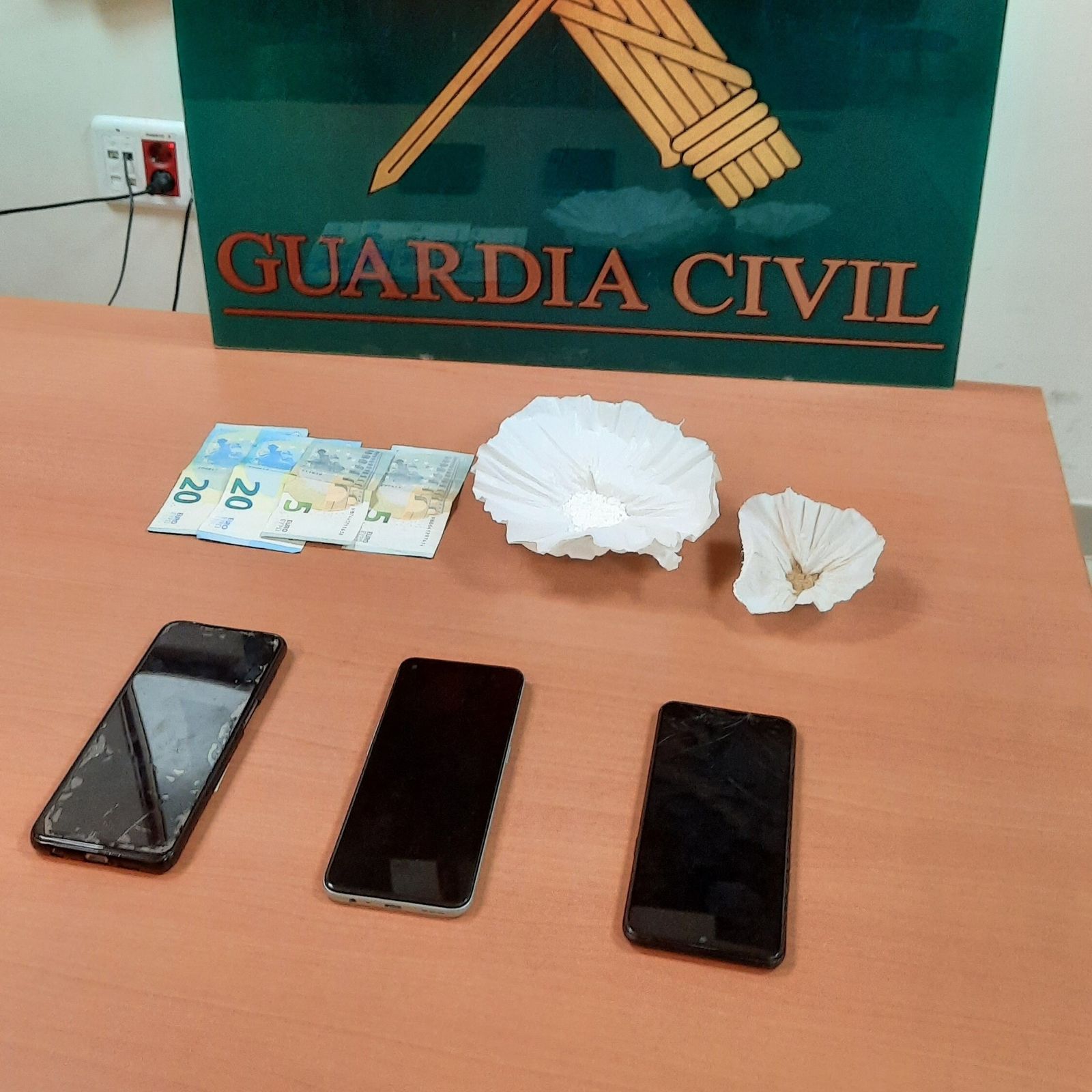 Efectos intervenidos por la Guardia Civil.