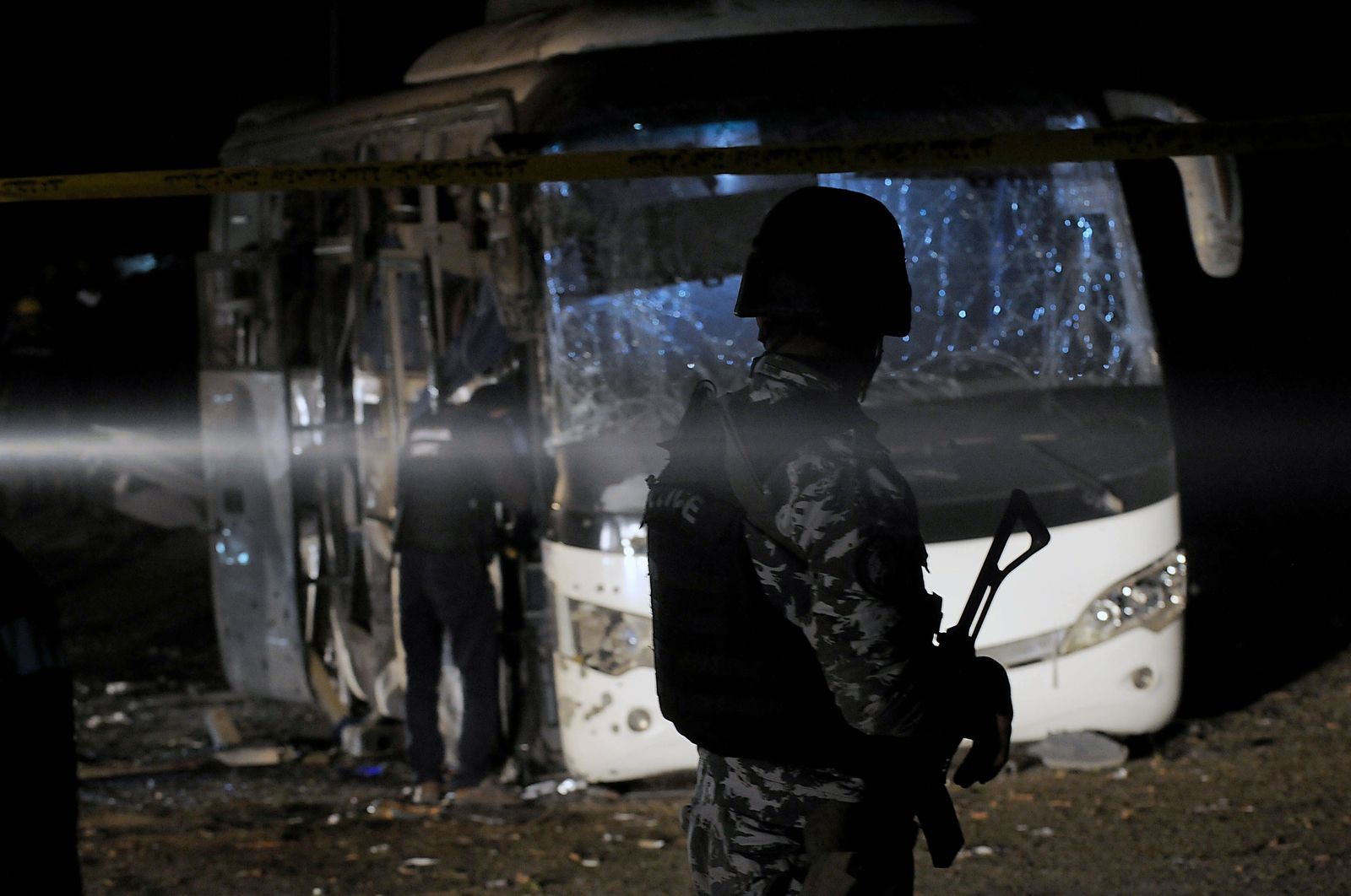 Dos muertos y 14 heridos en una explosión en un autobús cerca de las pirámides de Giza