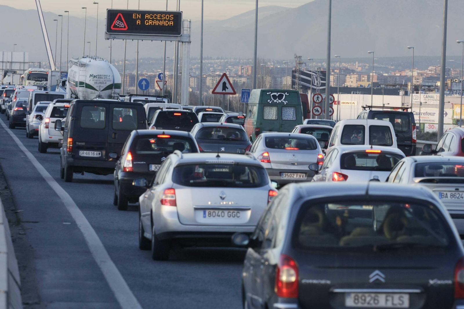 Colisión múltiple con heridos en la Circunvalación de Granada