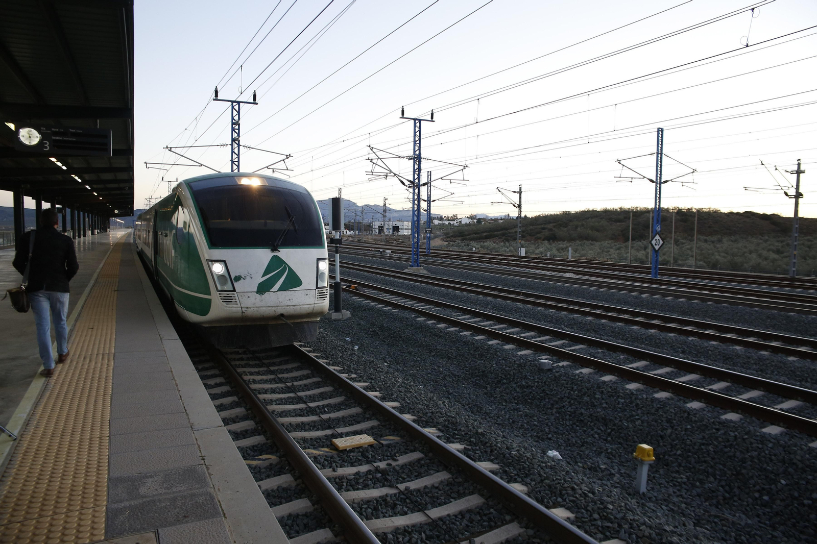 Tren laboratorio que inició las pruebas del trayecto de la Línea de Alta Velocidad entre Antequera y Granada.