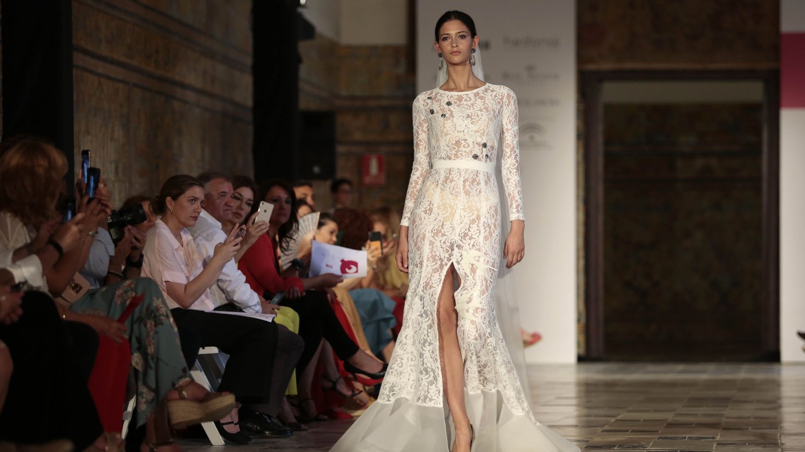 Pedrería incrustada en un diseño de la colección 'Humain', de Ernesto Sillero.