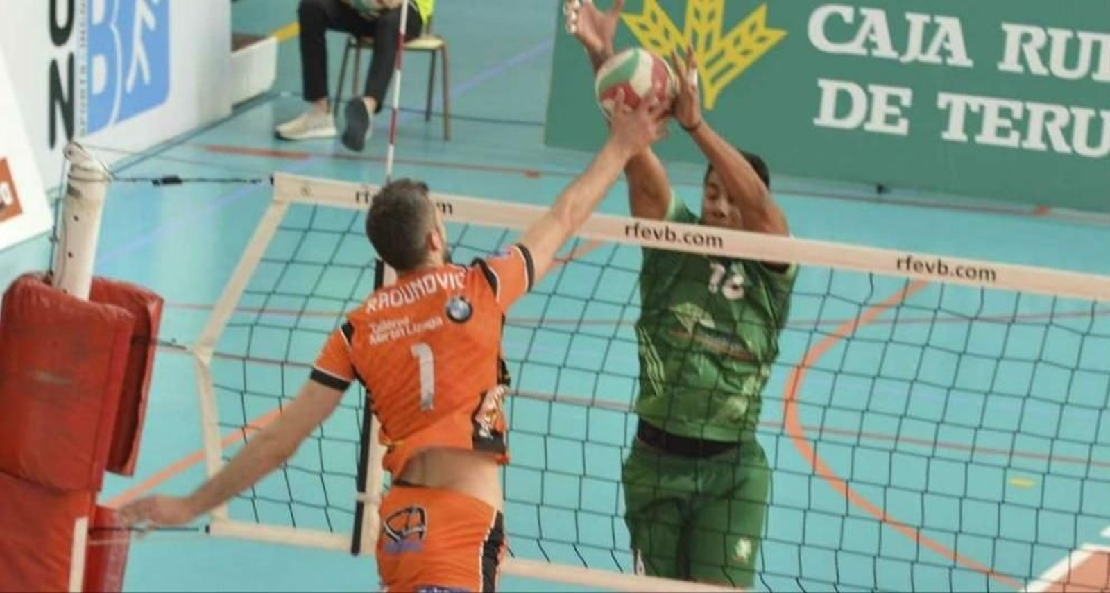 Unicaja inicia con mal pie la final en Los Planos (3-0).