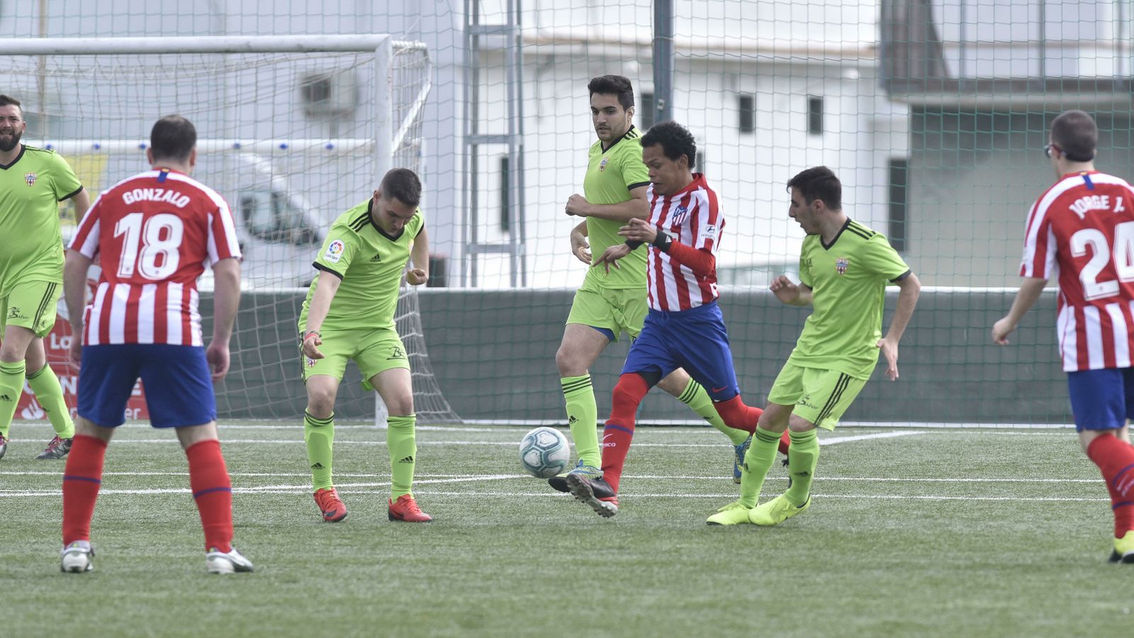 Un lance del partido entre el Atlético y el Almería.