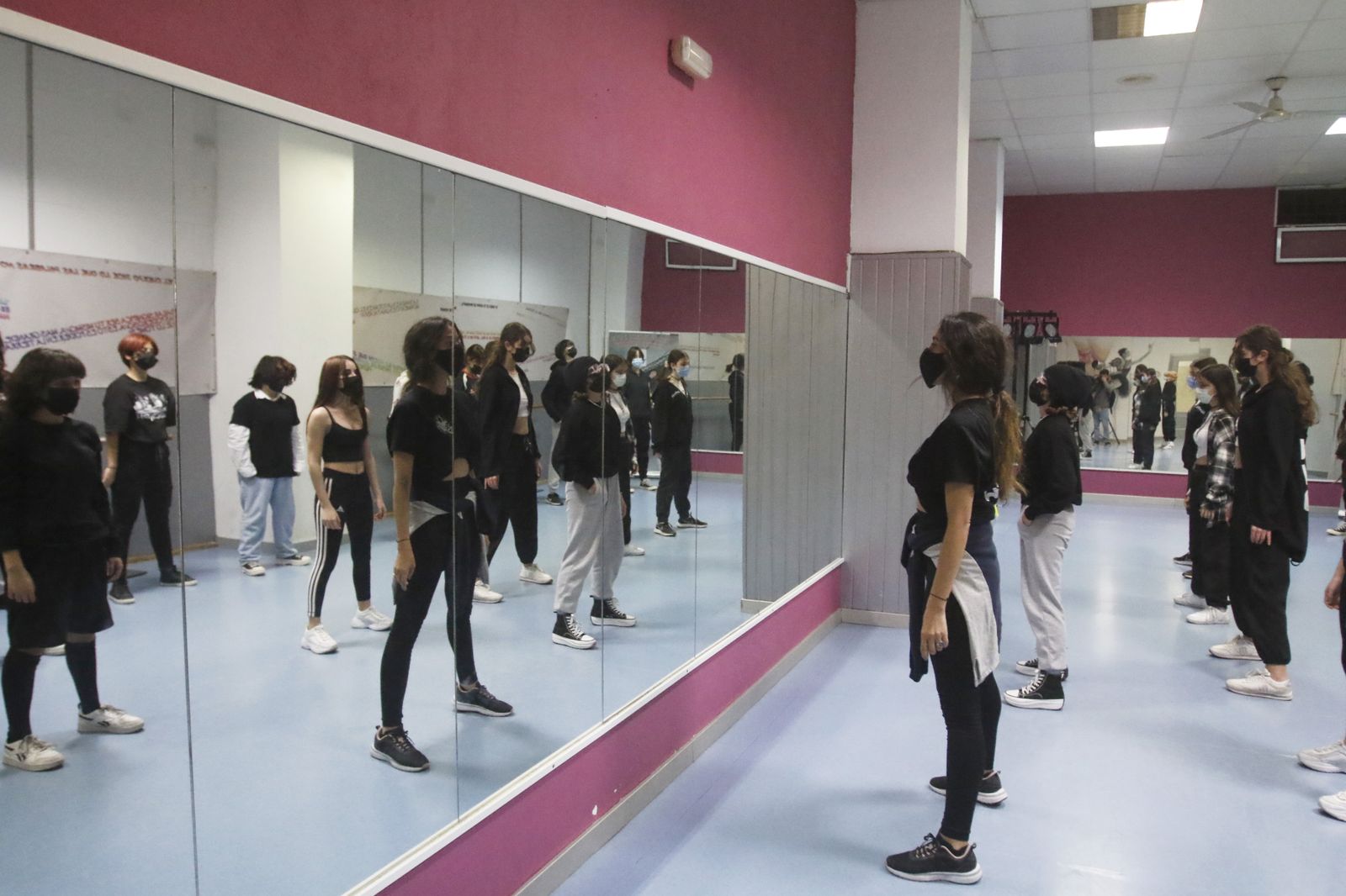 Las fotografías de una clase de K-pop en Córdoba, el baile coreano de moda