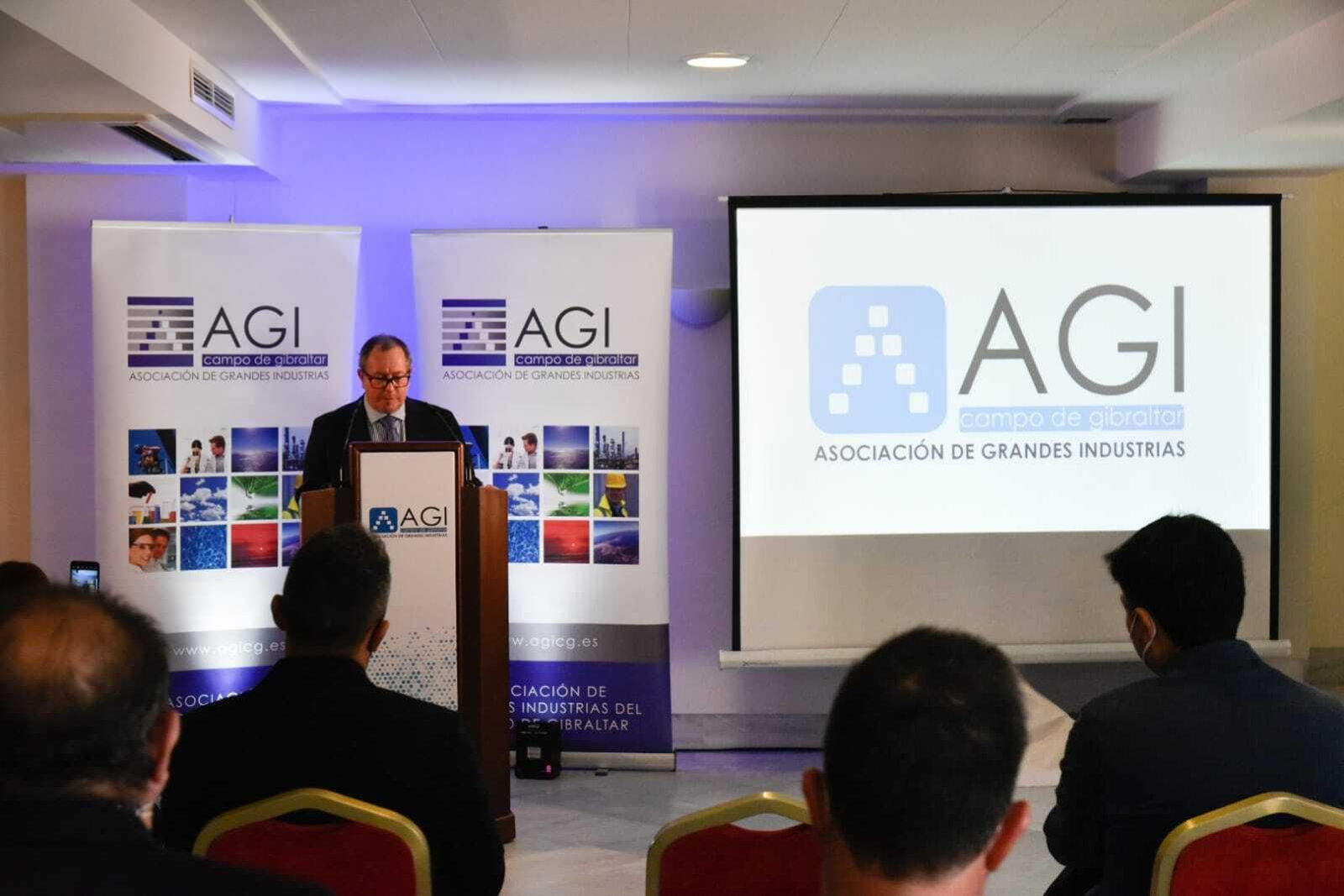Antonio Moreno, presidente de honor de la AGI, durante la presentación de la Memoria 2020 Antonio Moreno, presidente de honor de la AGI, durante la presentación de la Memoria 2020