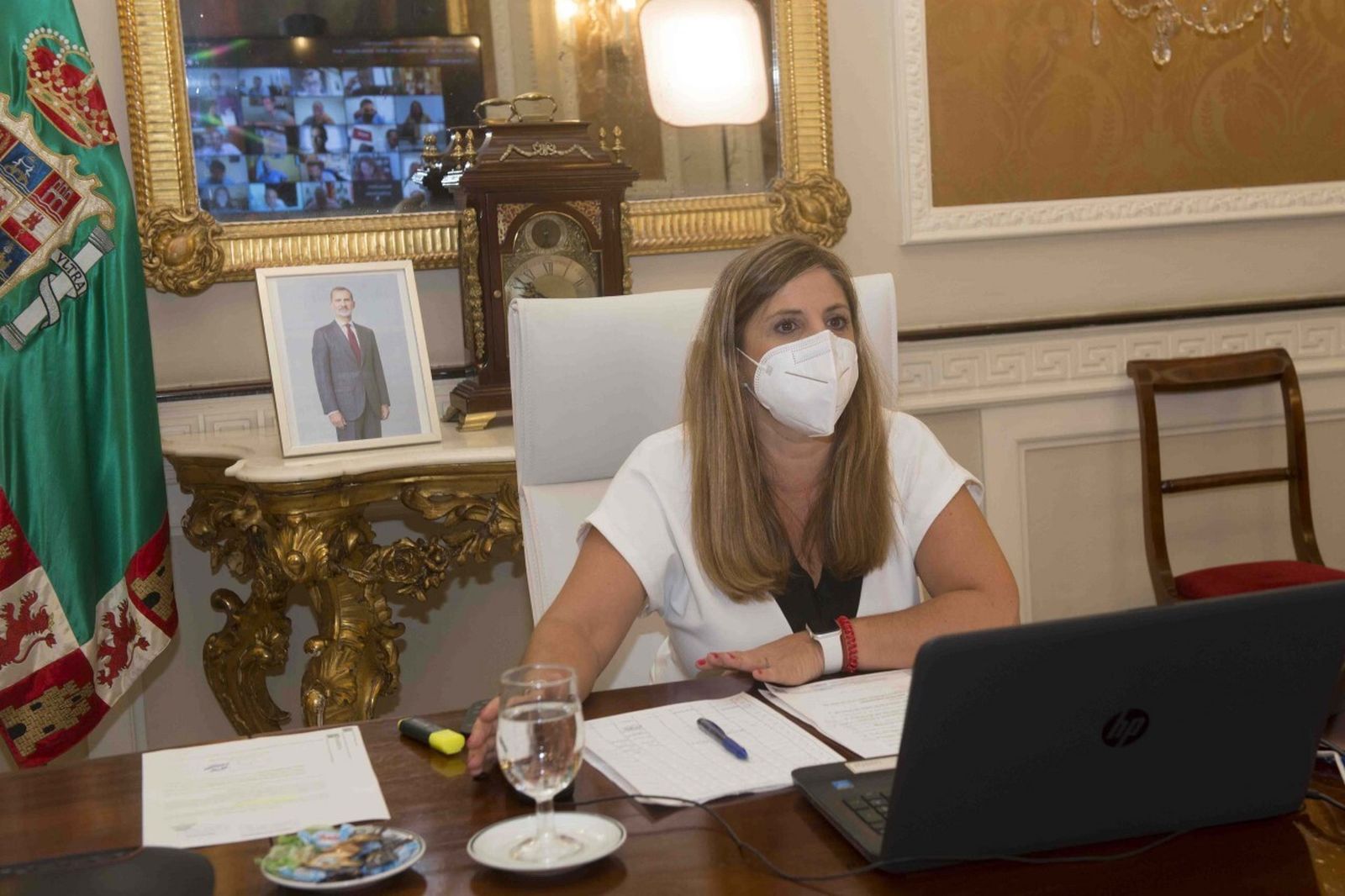 La presidenta preside el pleno telemático de julio.