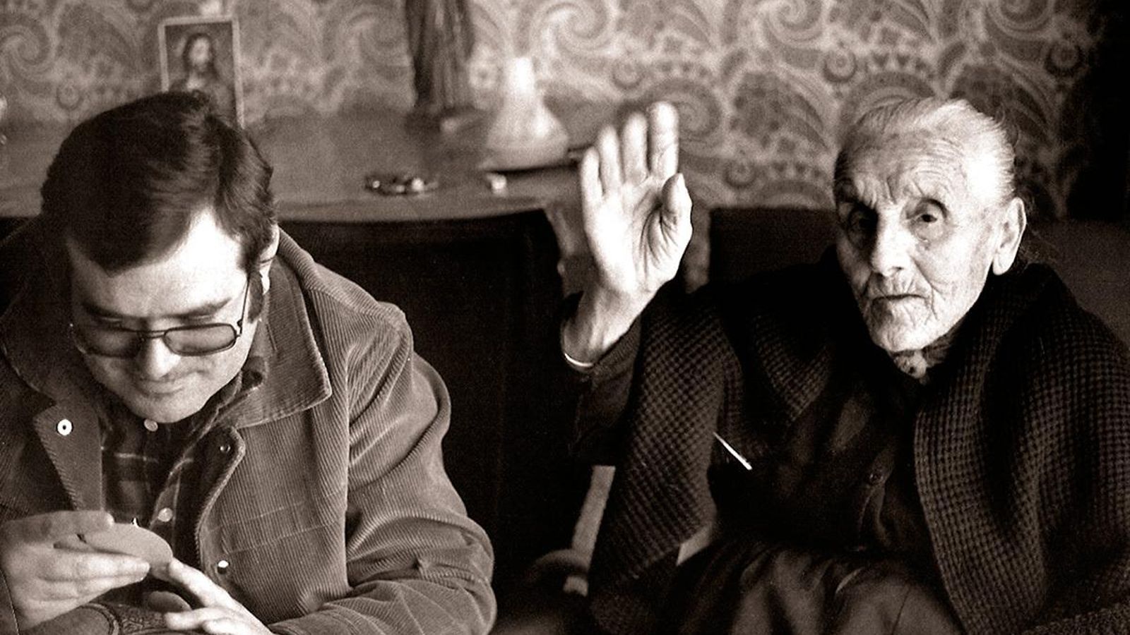 En uno de sus reportajes.