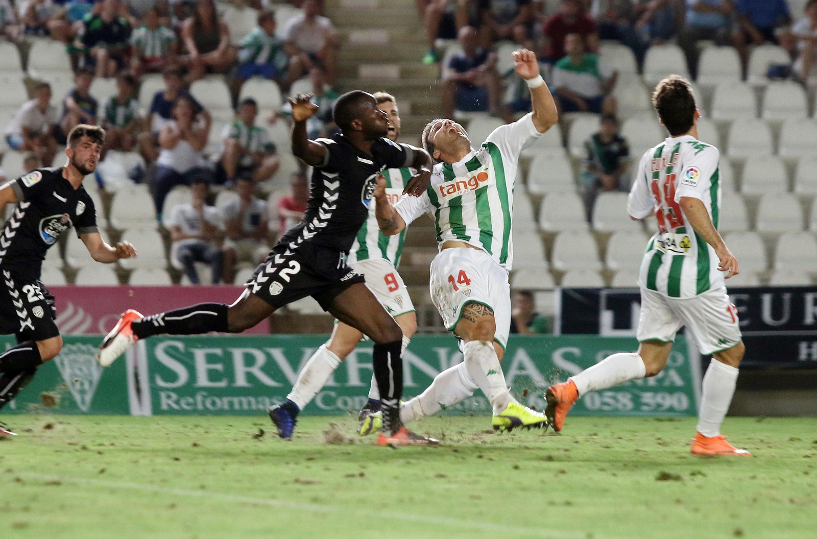 Piovaccari cae ante Leuko, en la 16-17.