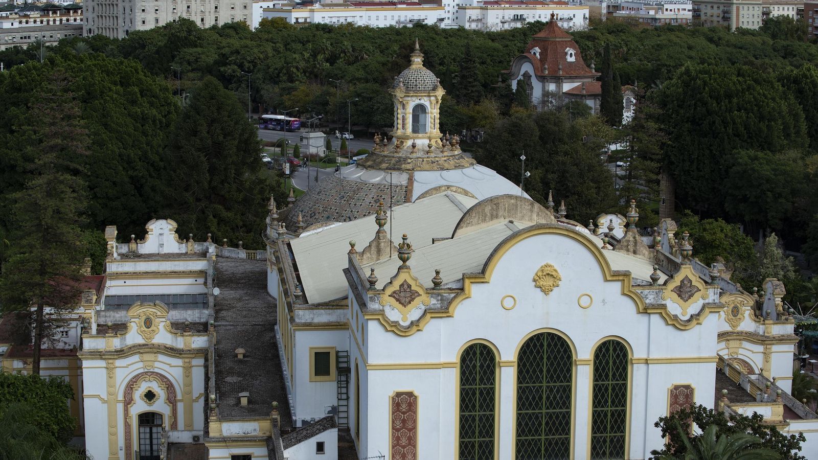 El edificio del Casino y el Lope de Vega.