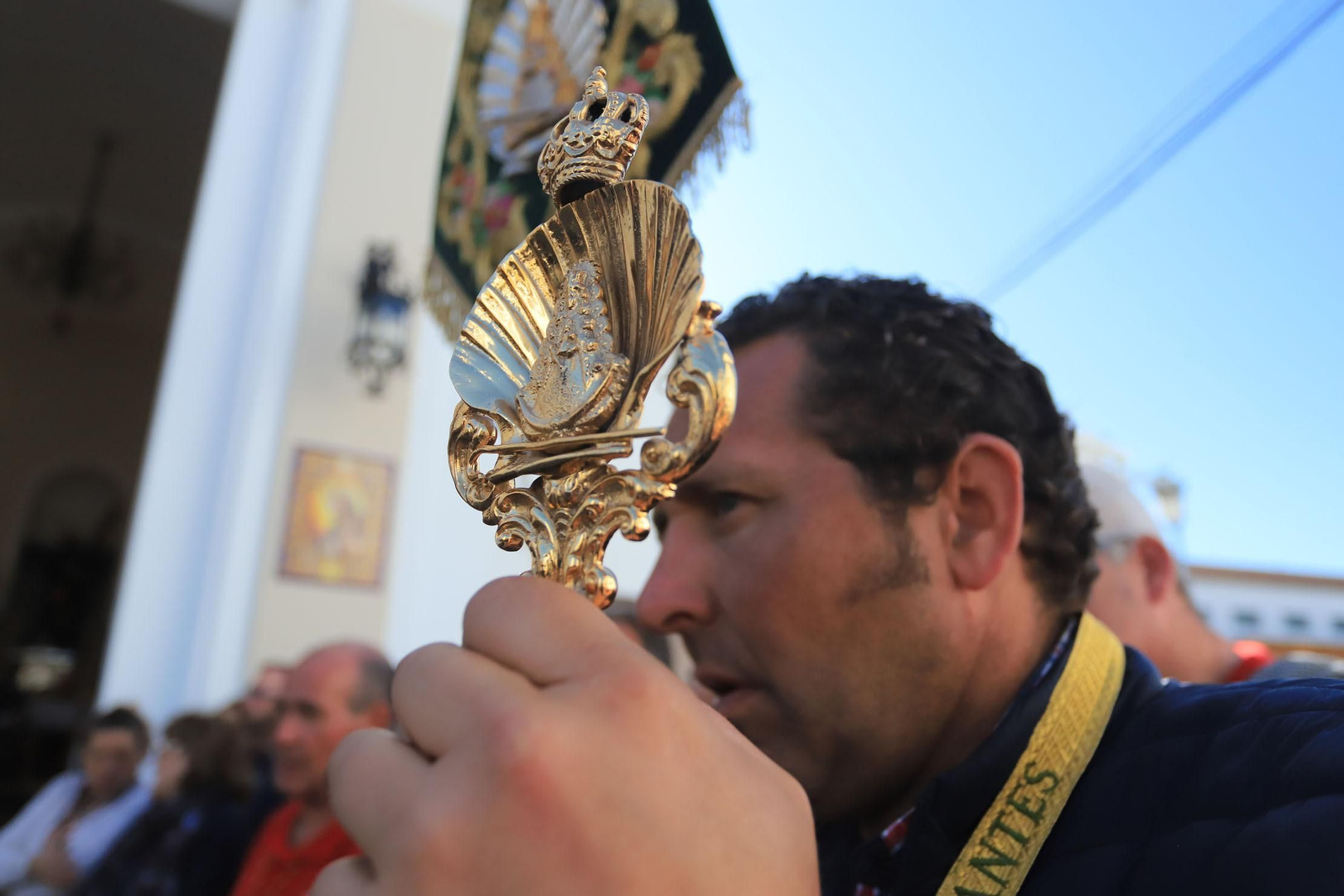 Imágenes de la llegada de la peregrinación de Emigrantes a Almonte acompañando a la Hermandad de San Juan del Puerto