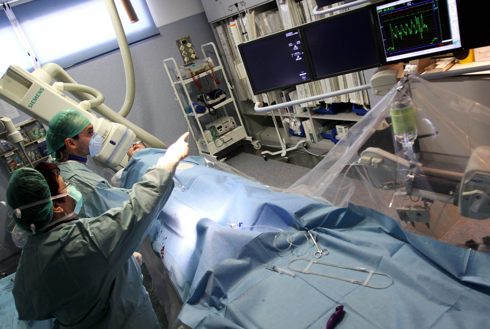 Profesionales sanitarios durante una intervención.