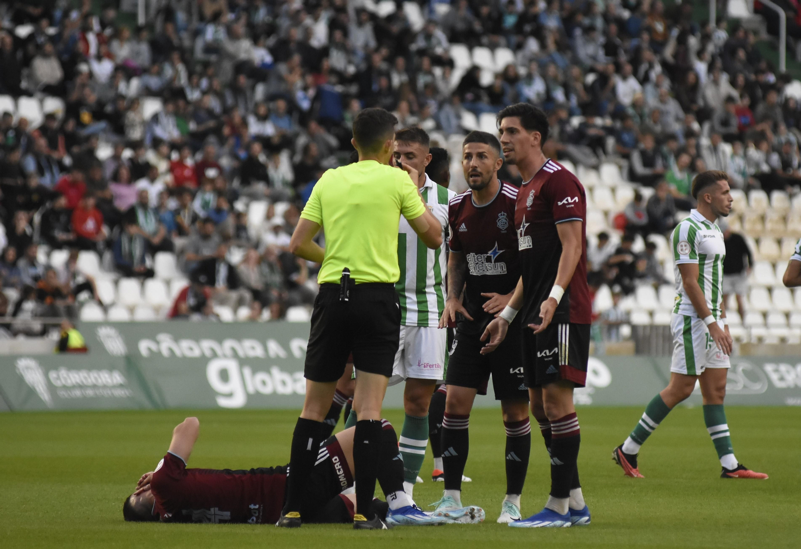 Córdoba CF - Recreativo: Las mejores fotos del ambiente en El Arcángel