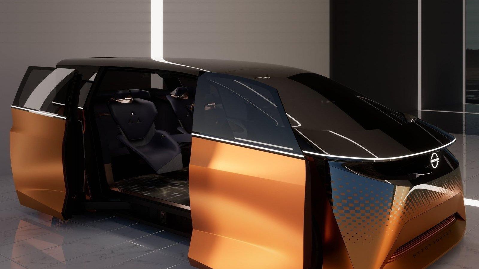 Para el acceso al habitáculo el Nissan Hyper Tourer emplea puertas de tipo corredizo tanto delanteras como traseras.