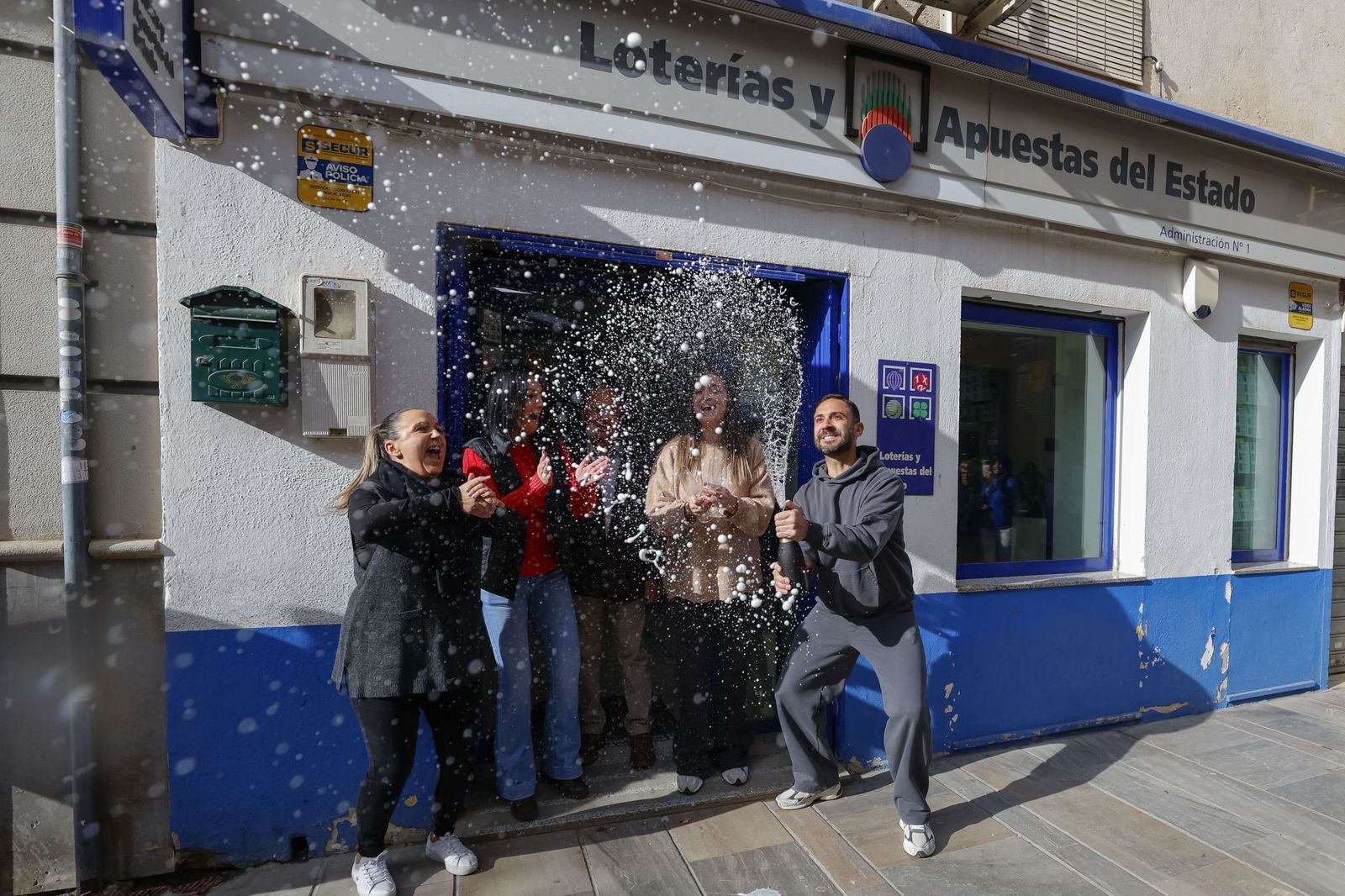 Las imágenes de la euforia de Santa Fe tras los 25 millones que deja la Lotería de Navidad
