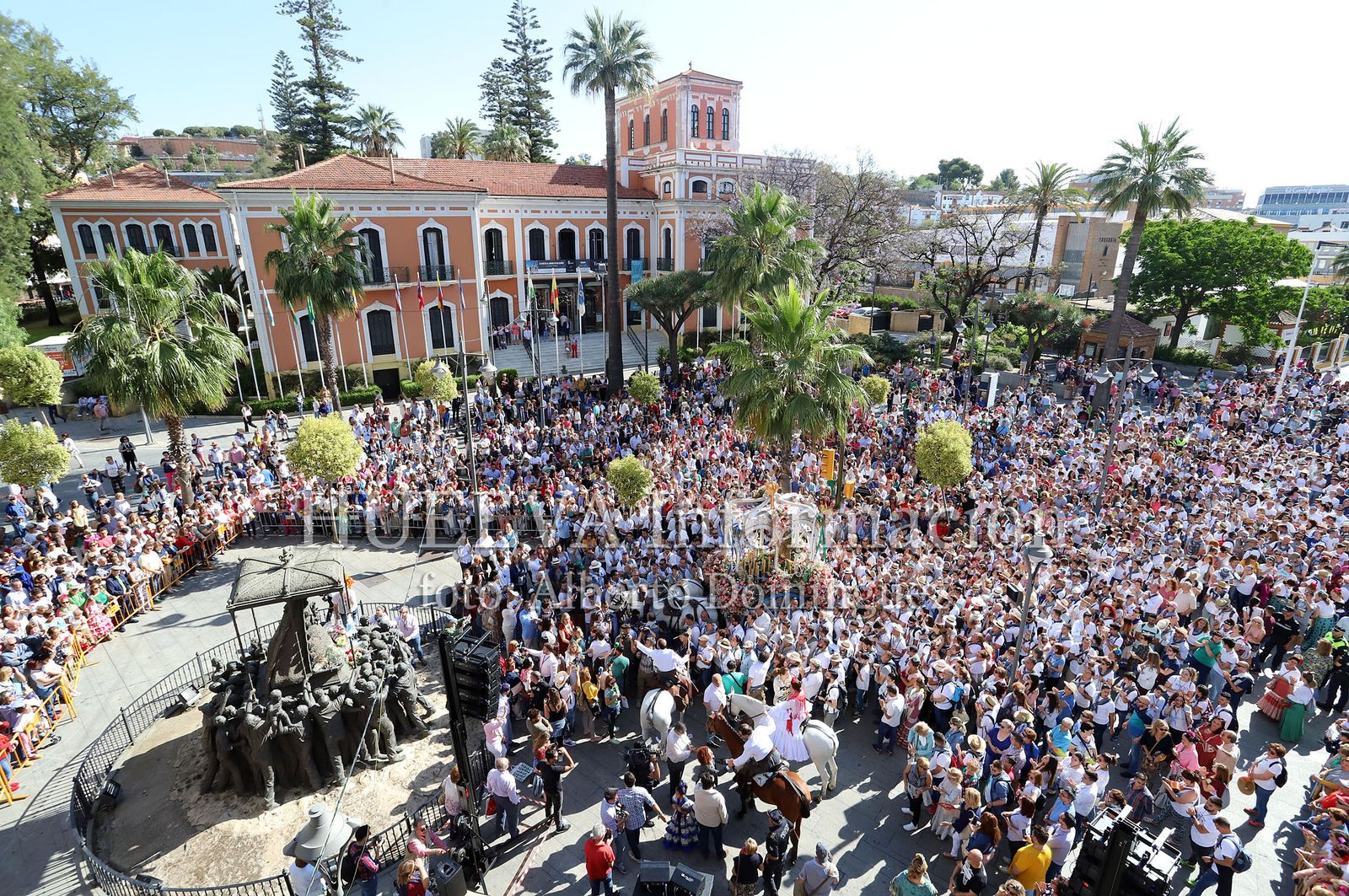 Imágenes de la Hermandad del Rocío de Huelva en su salida. Rocío 2019