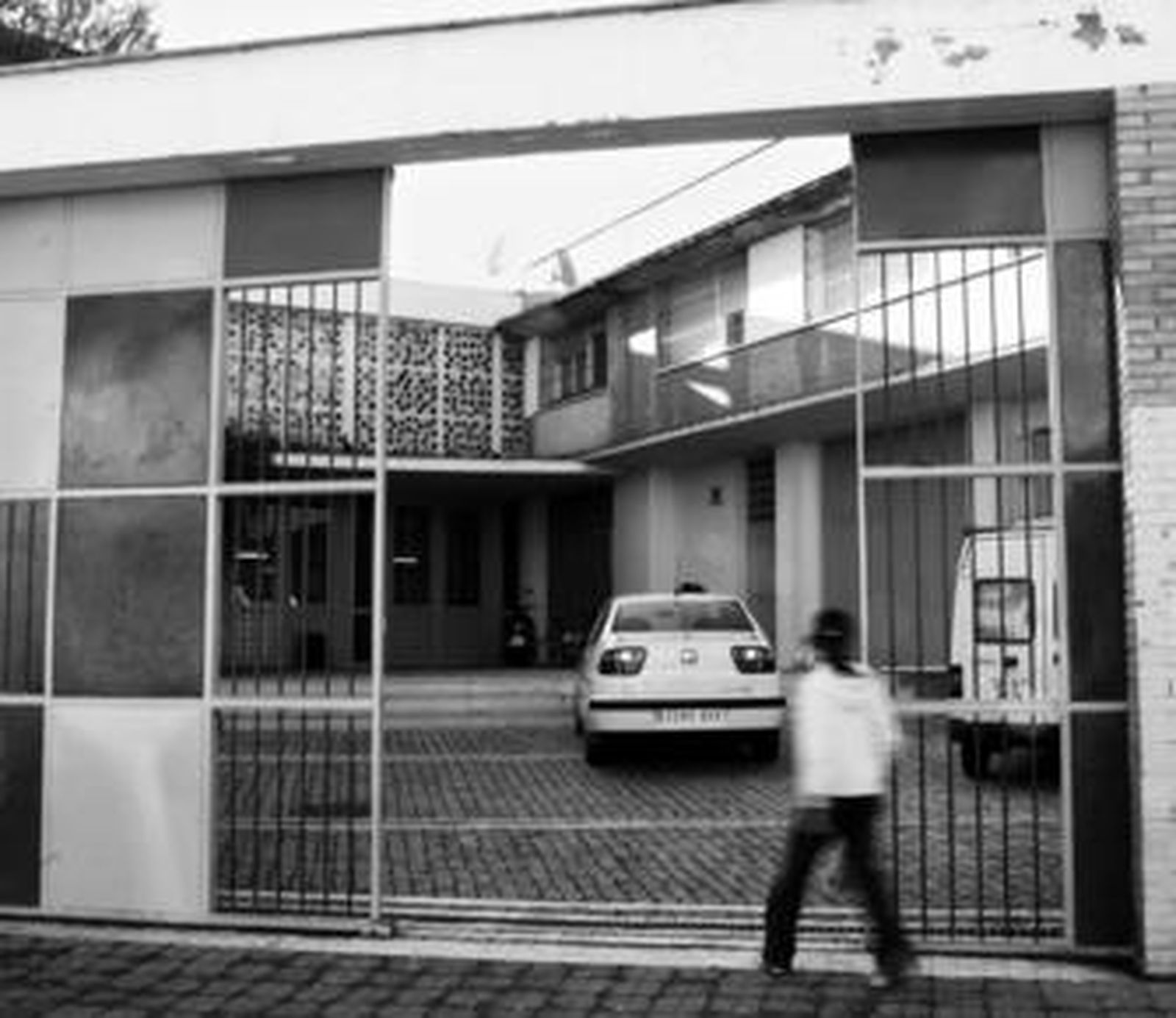 Entrada del instituto La Paz en Rochelambert.
