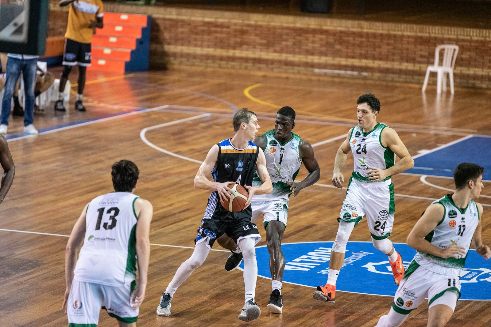 Baloncesto: Imágenes del Huelva Comercio - Extremadura