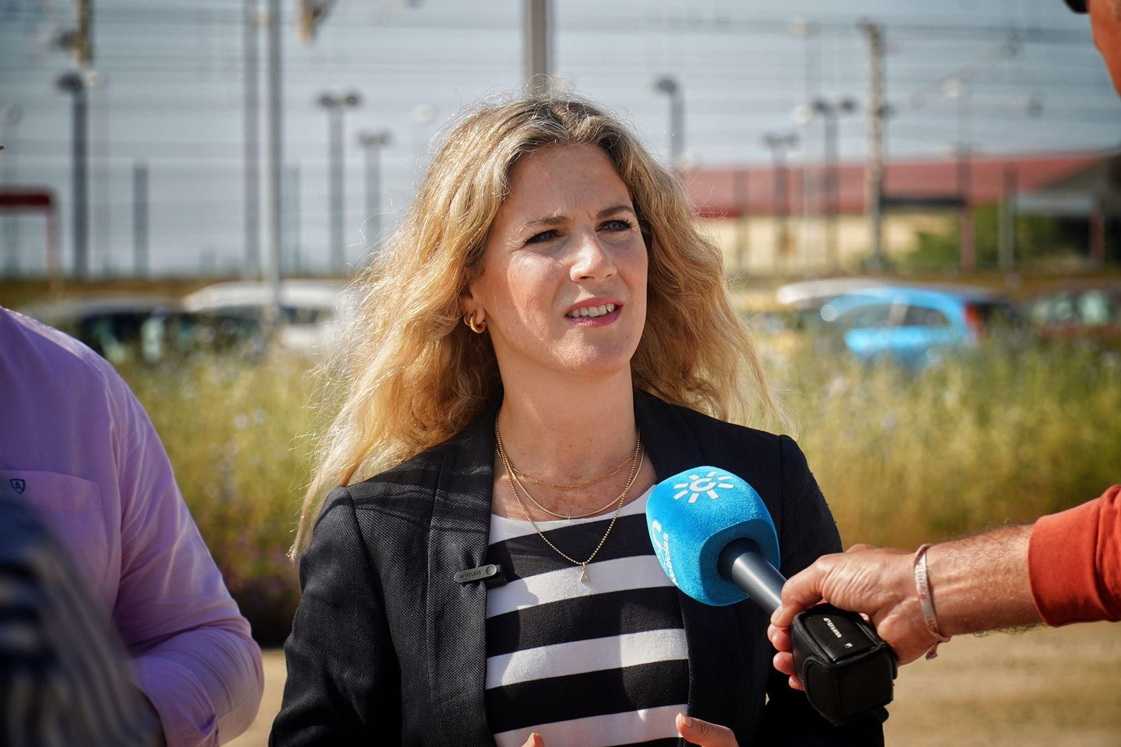 Ana Mestre, en los terrenos donde está previsto construir la estación de autobuses.