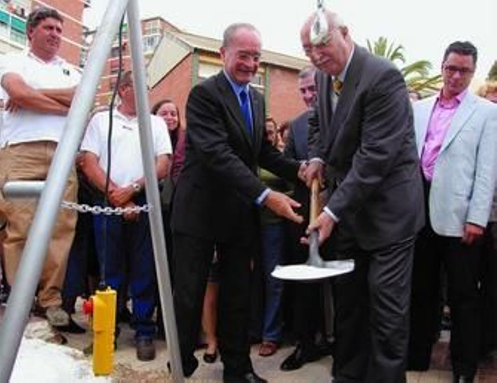 Francisco de la Torre y Antonio Cordero, en el acto de puesta de la primera piedra del parking.
