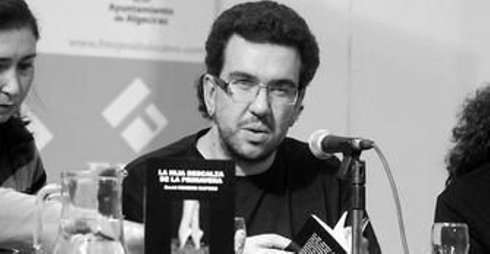 Imagen de David Romero, autor del poemario, ayer durante la presentación.
