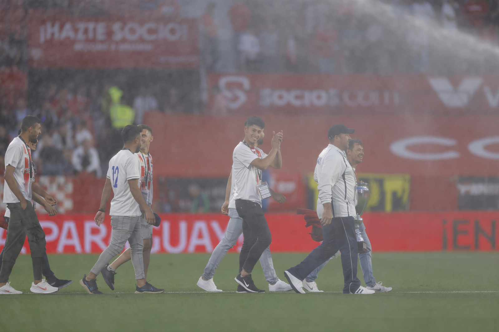Búscate en las fotos del Sevilla-Celta