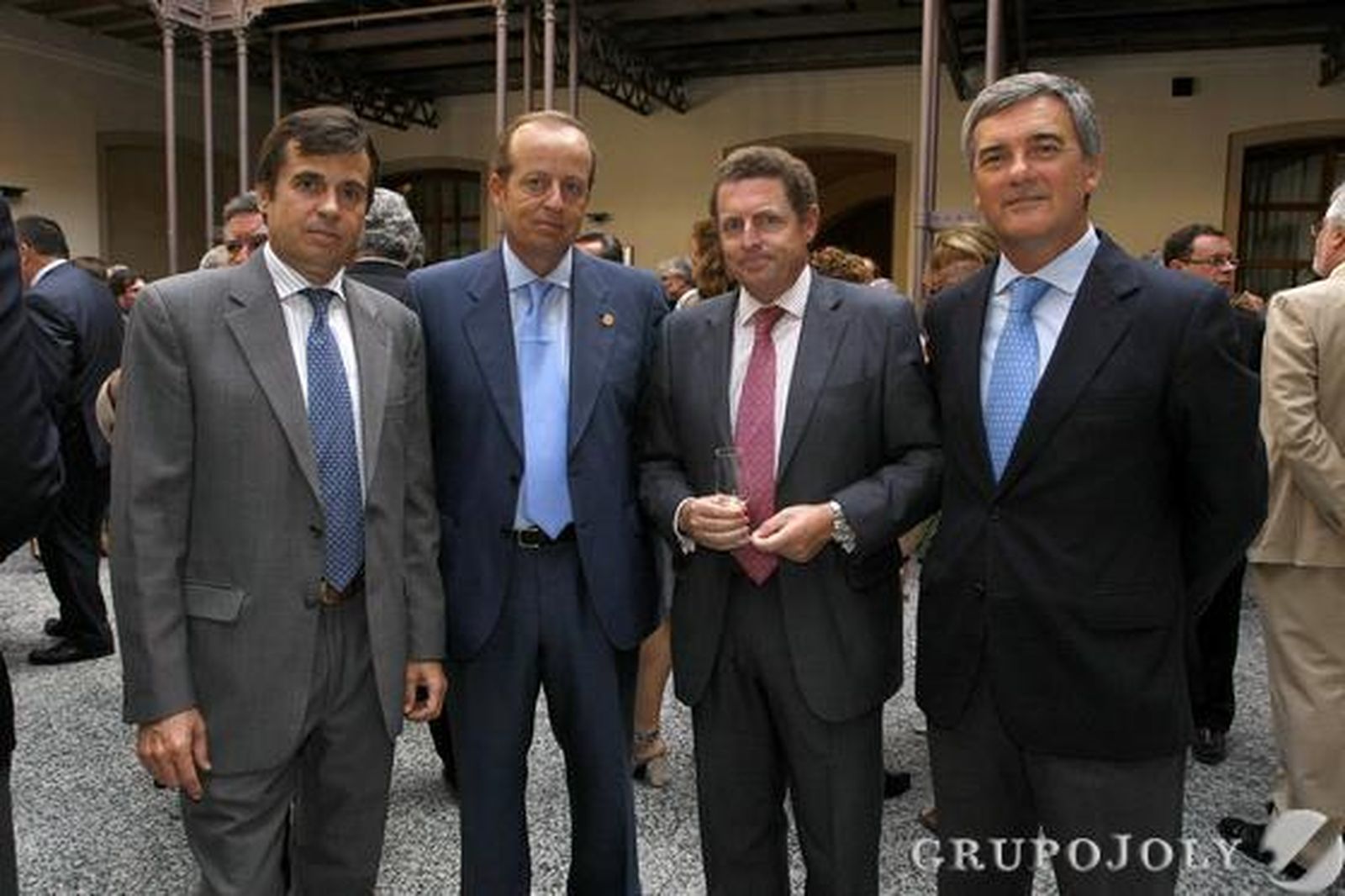 Pedro Ochoa, director de Cope; Marcos Camacho; Isaac Camacho, director de oficina de Banif y José Antonio del Cuvillo, subdirector de Bodegas Estévez. 

Foto: Julio Gonzalez-Joaquin Pino-Jose Braza