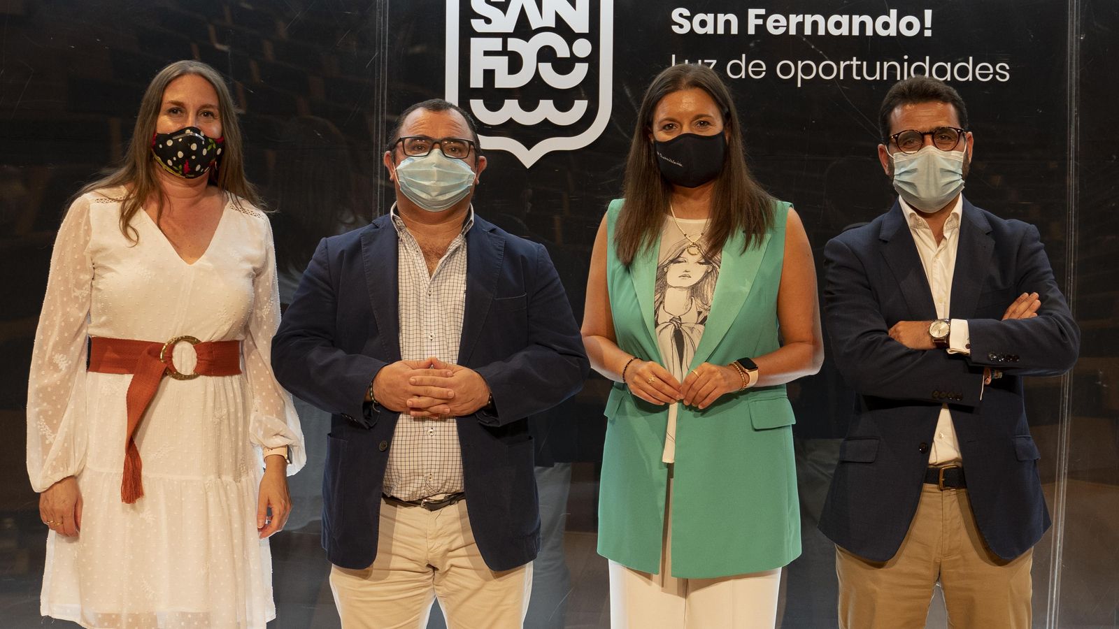 La concejala de Turismo, el secretario general de Femca, la alcaldesa isleña y el secretario general de la Federación de Agrupaciones de Empresario de la Construcción.