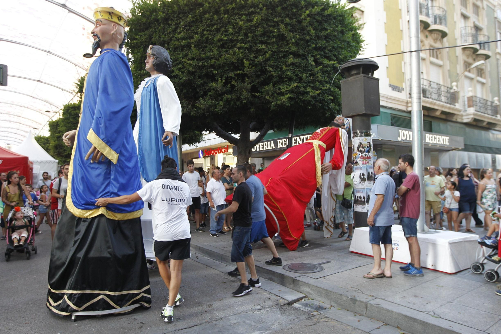Fotogalería gigantes y cabezudos. Feria de Almería 2019