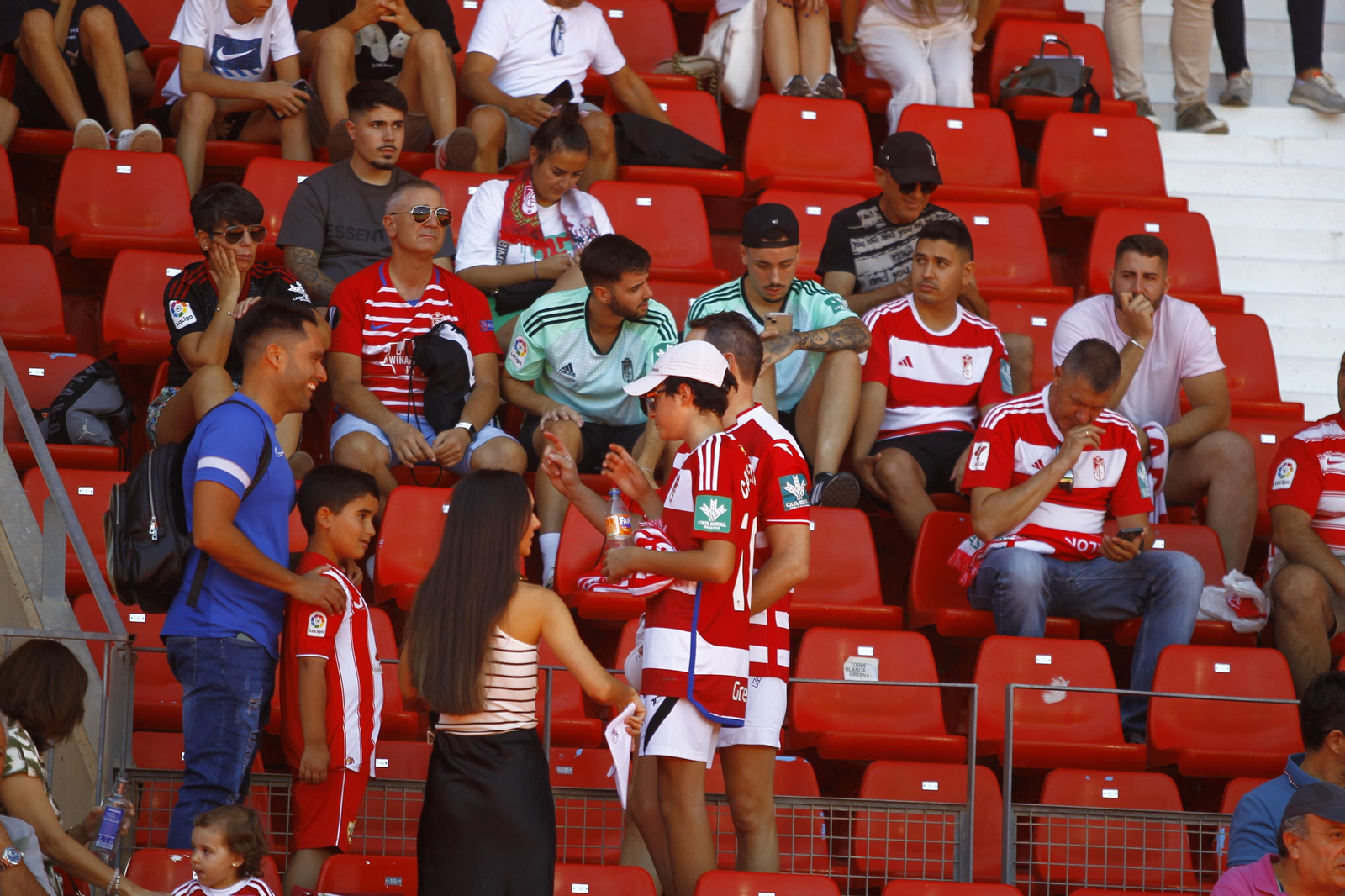 Imágenes del empate a 3 de la U.D. Almería y el Granada C.F.