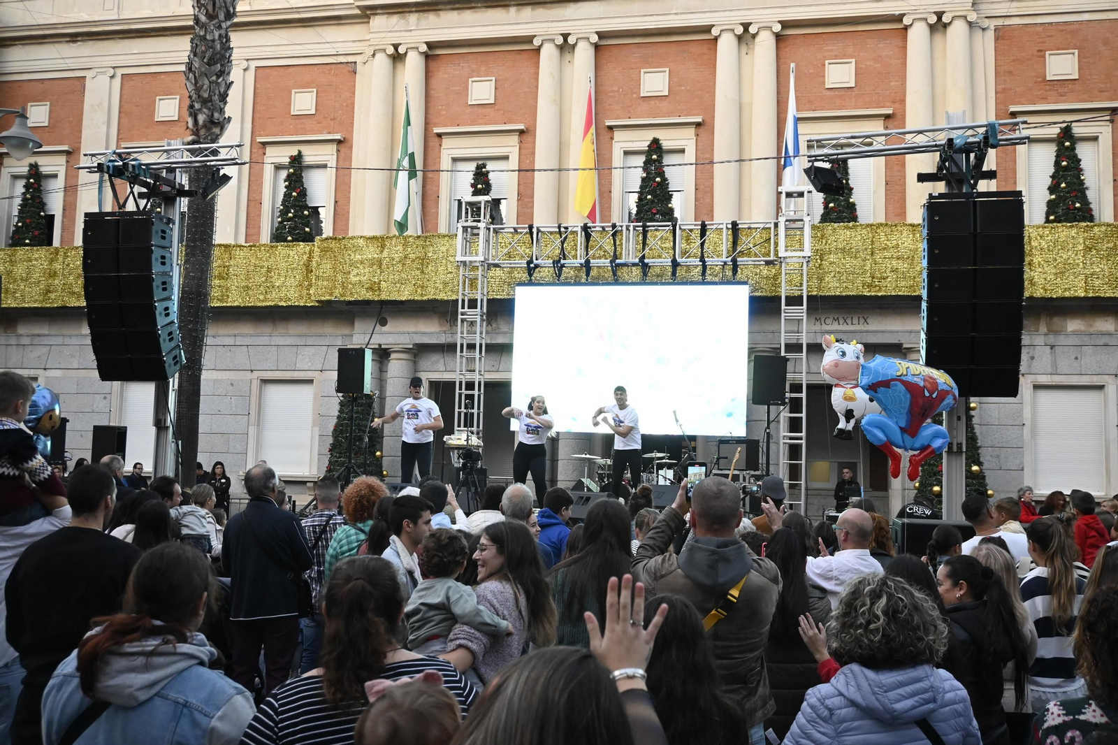 Imágenes de la nevada y alumbrado navideño en Huelva