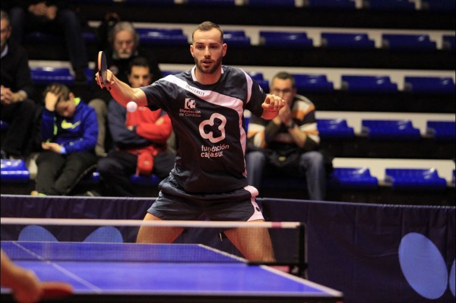 Diogo Carvalho devuelve una bola en un partido del presente curso.
