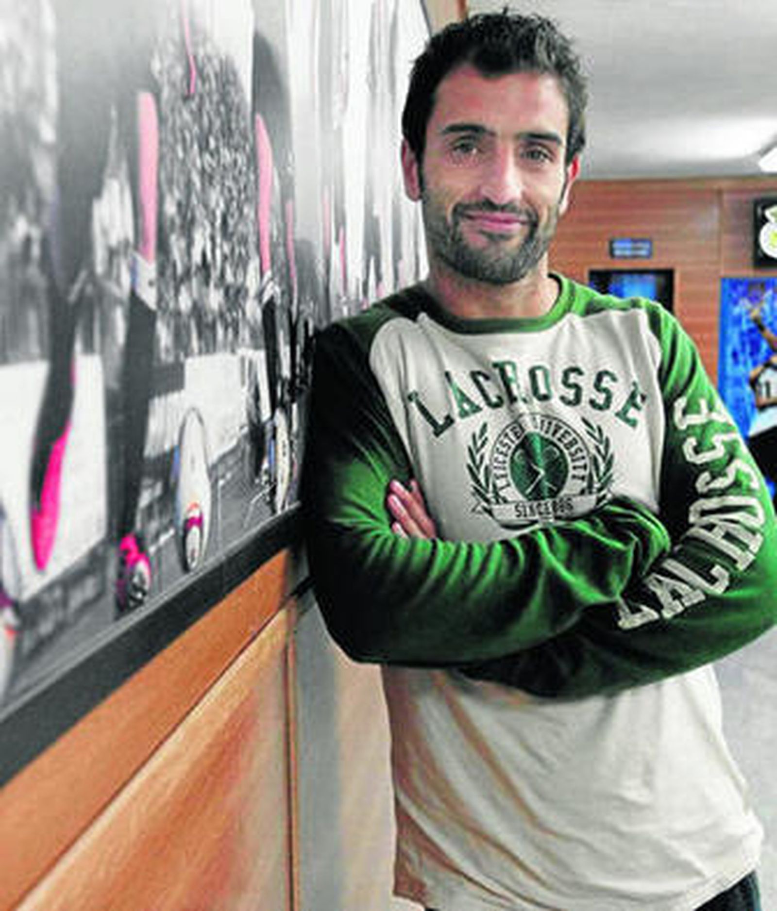 David Hernández posa en el estadio Municipal durante su etapa en la Balompédica.