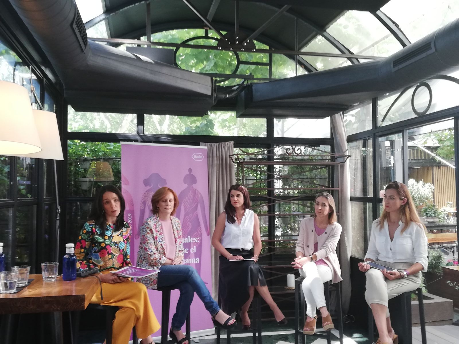Participantes  de la jornada ‘Únicas e iguales: la mujer ante el cáncer de mama hoy’, celebrada recientemente en Madrid.