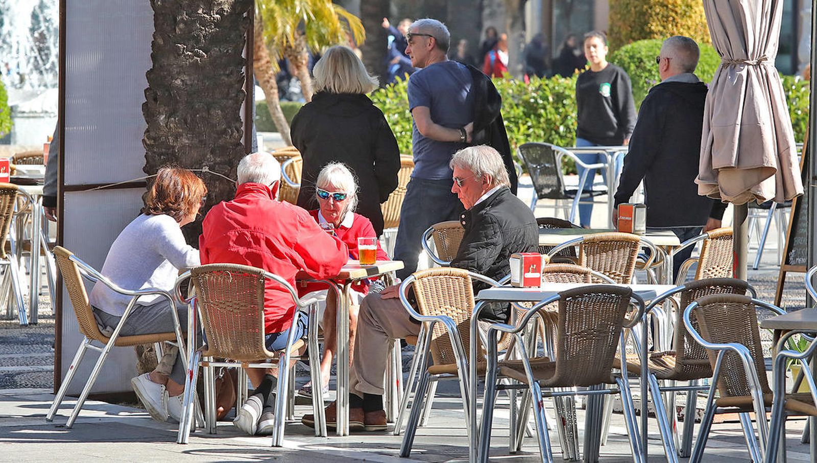Turistas este jueves en la plaza del Arenal.