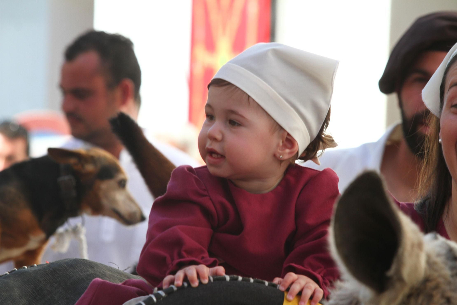 Imágenes del desfile de la XIX Feria Medieval del Descubrimiento, en Palos de la Frontera
