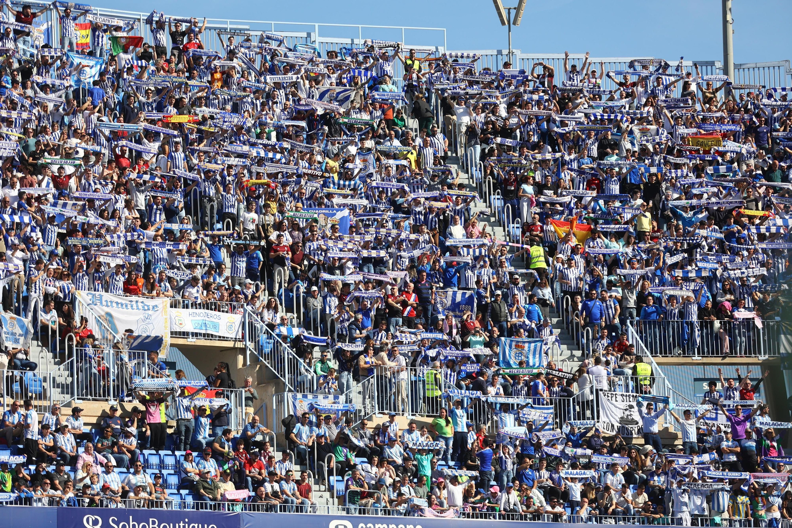Búscate en las gradas de La Rosaleda en el Málaga CF - Recreativo de Huelva
