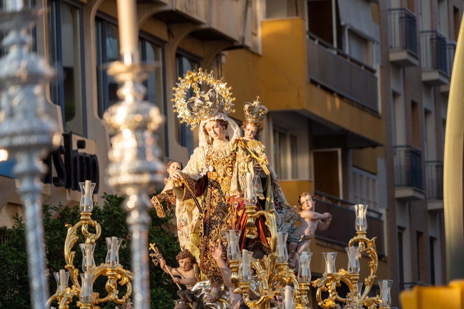 Imágenes de la procesión La Virgen del Carmen por las calles de Huelva