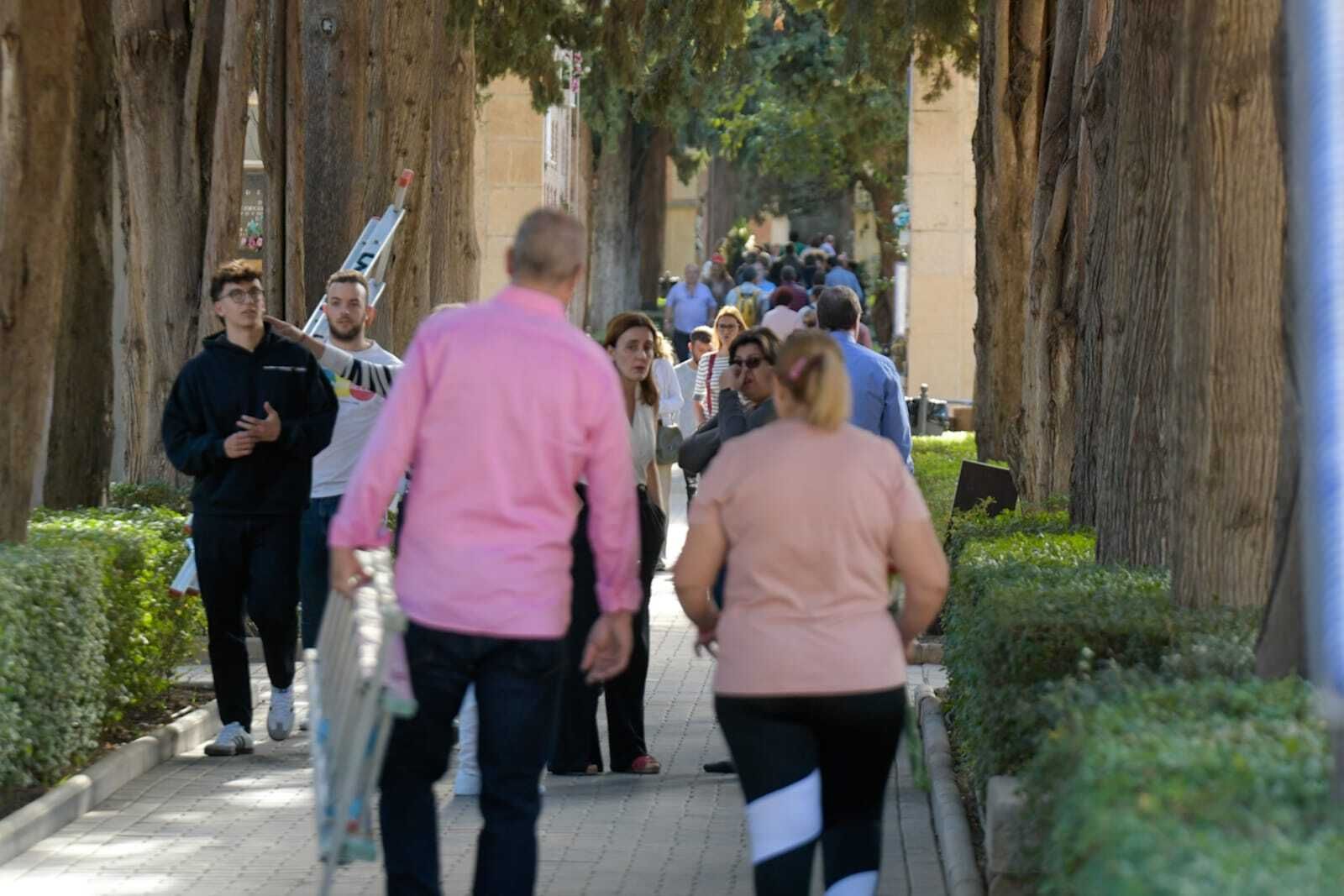La jornada del Día de Todos los Santos en Granada, en imágenes