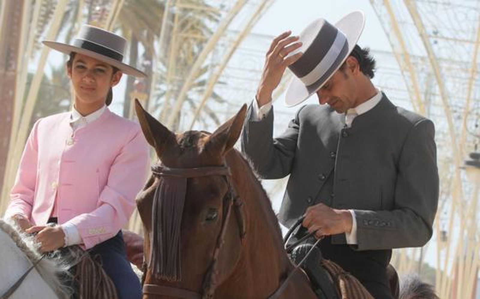 La Feria llegó ayer a su último día de celebración en una jornada en la que hubo muy poca afluencia de público al Real y un fuerte viento de levante, 

Foto: Miguel Ángel González