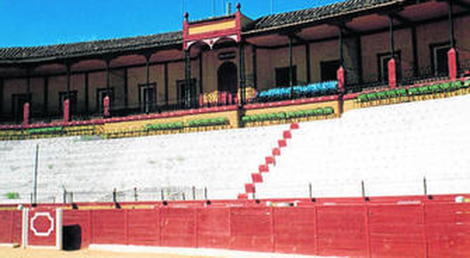 Una imagen de archivo de la plaza de toros de Écija.
