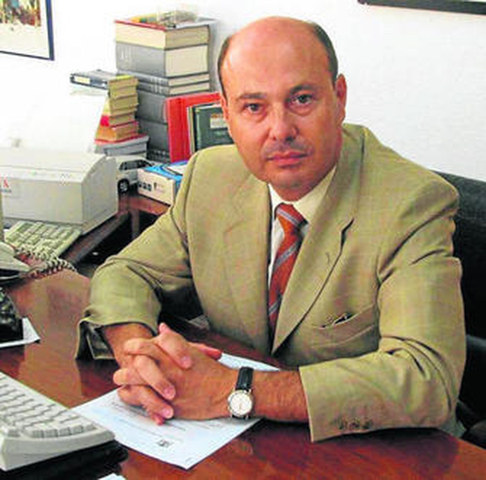 El fiscal de Seguridad Vial, Luis Carlos Rodríguez León, en su despacho.